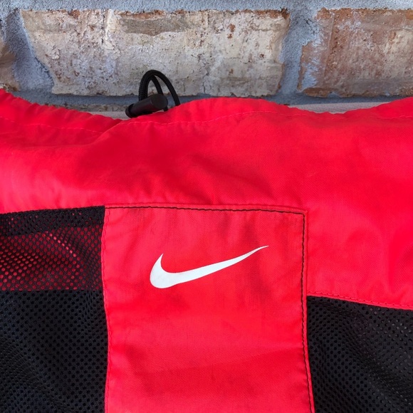 Nike Nylon Mesh Zipper Pocket Adjustable Straps Black Red Deck Bag With Logo - Picture 7 of 16